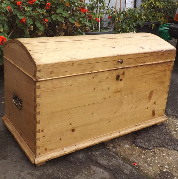 Fachhandel für antike Möbel und Vintage