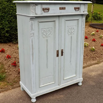 Fachhandel für antike Möbel und Vintage