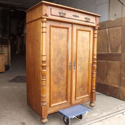 Fachhandel für antike Möbel und Vintage