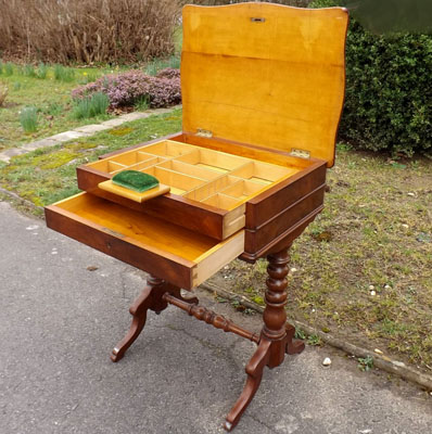 Fachhandel für antike Möbel und Vintage