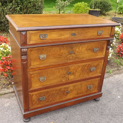 Fachhandel für antike Möbel und Vintage