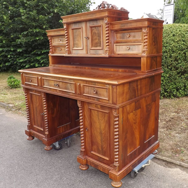 Fachhandel für antike Möbel und Vintage