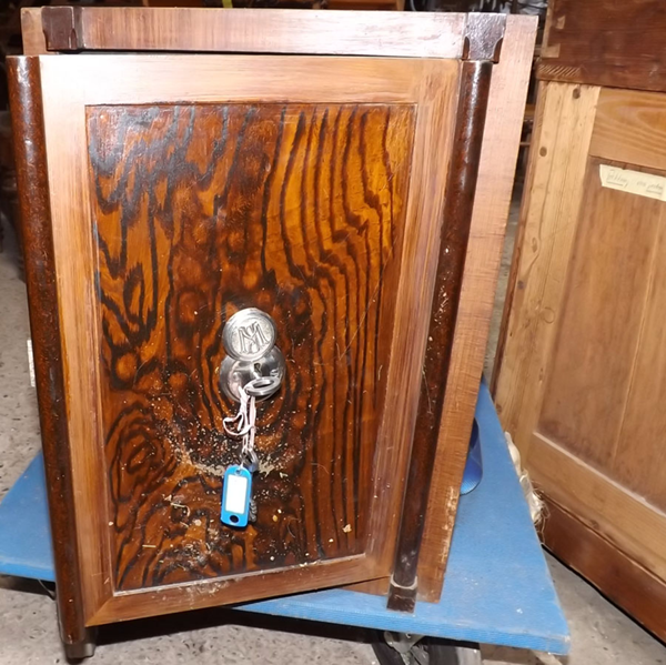 Fachhandel für antike Möbel und Vintage