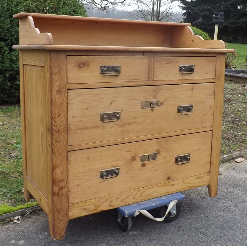 Fachhandel für antike Möbel und Vintage