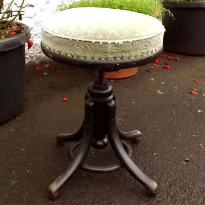 Fachhandel für antike Möbel und Vintage