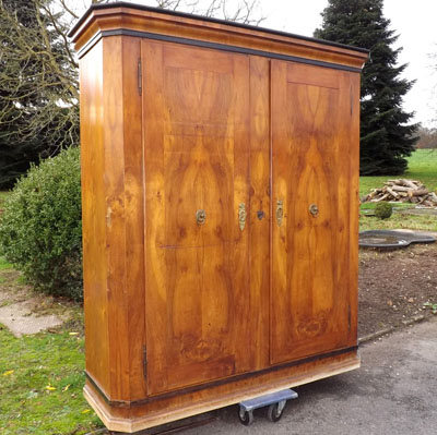 Fachhandel für antike Möbel und Vintage