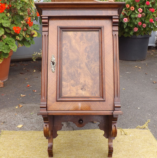 Fachhandel für antike Möbel und Vintage