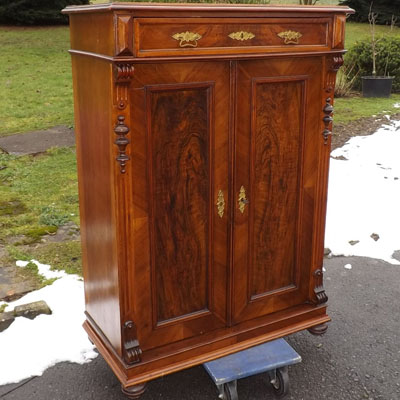 Fachhandel für antike Möbel und Vintage