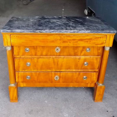 Fachhandel für antike Möbel und Vintage