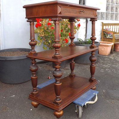 Fachhandel für antike Möbel und Vintage