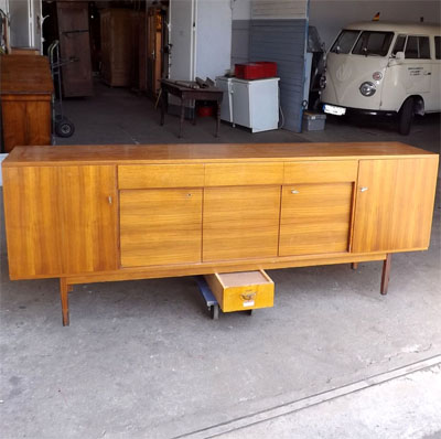 Fachhandel für antike Möbel und Vintage