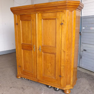 Fachhandel für antike Möbel und Vintage