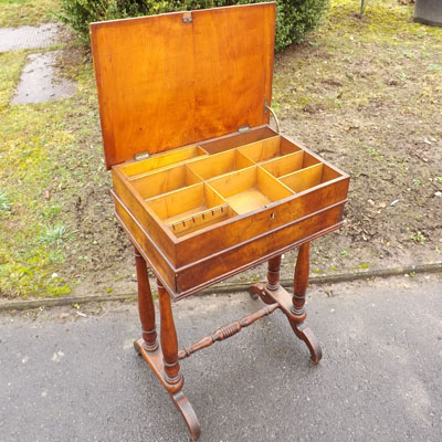 Fachhandel für antike Biedermeier Möbel in Kirschbaum