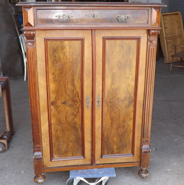 Fachhandel für antike Möbel und Vintage