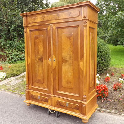 Fachhandel für antike Möbel und Vintage