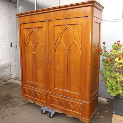 Fachhandel für antike Möbel und Vintage